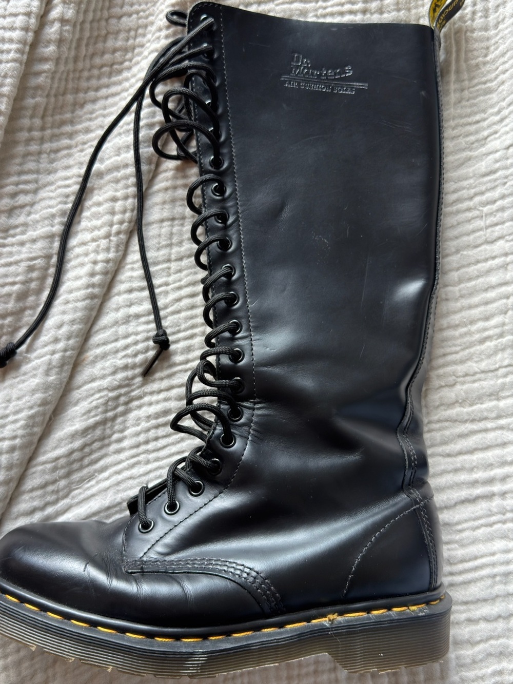 Dr. Martens Classic 20-eyelet MIE boots size UK 7/EU 41/US m8/w9 - Picture 7 of 12